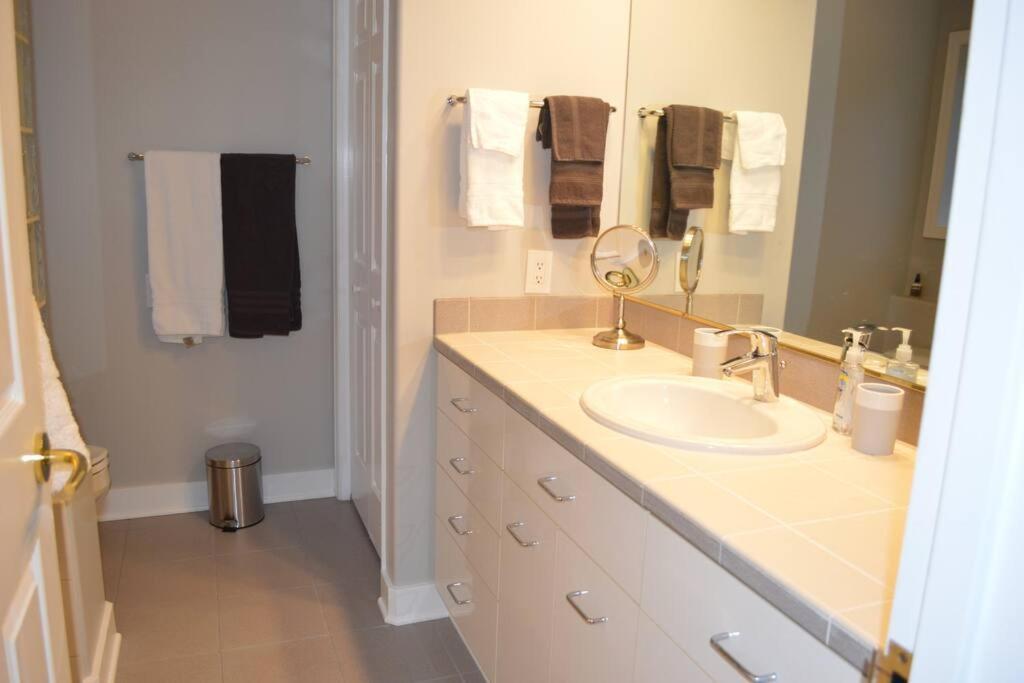 1-Bedroom Seaview Guesthouse On Seattle Luxury Estate With Views Of Olympic Mountains Buitenkant foto