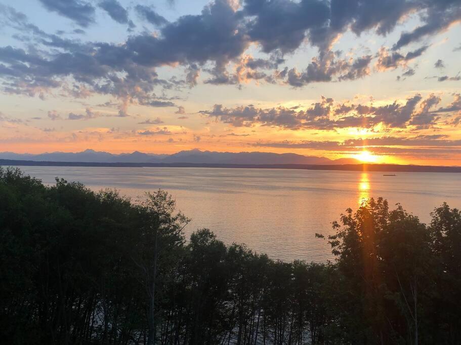 1-Bedroom Seaview Guesthouse On Seattle Luxury Estate With Views Of Olympic Mountains Buitenkant foto